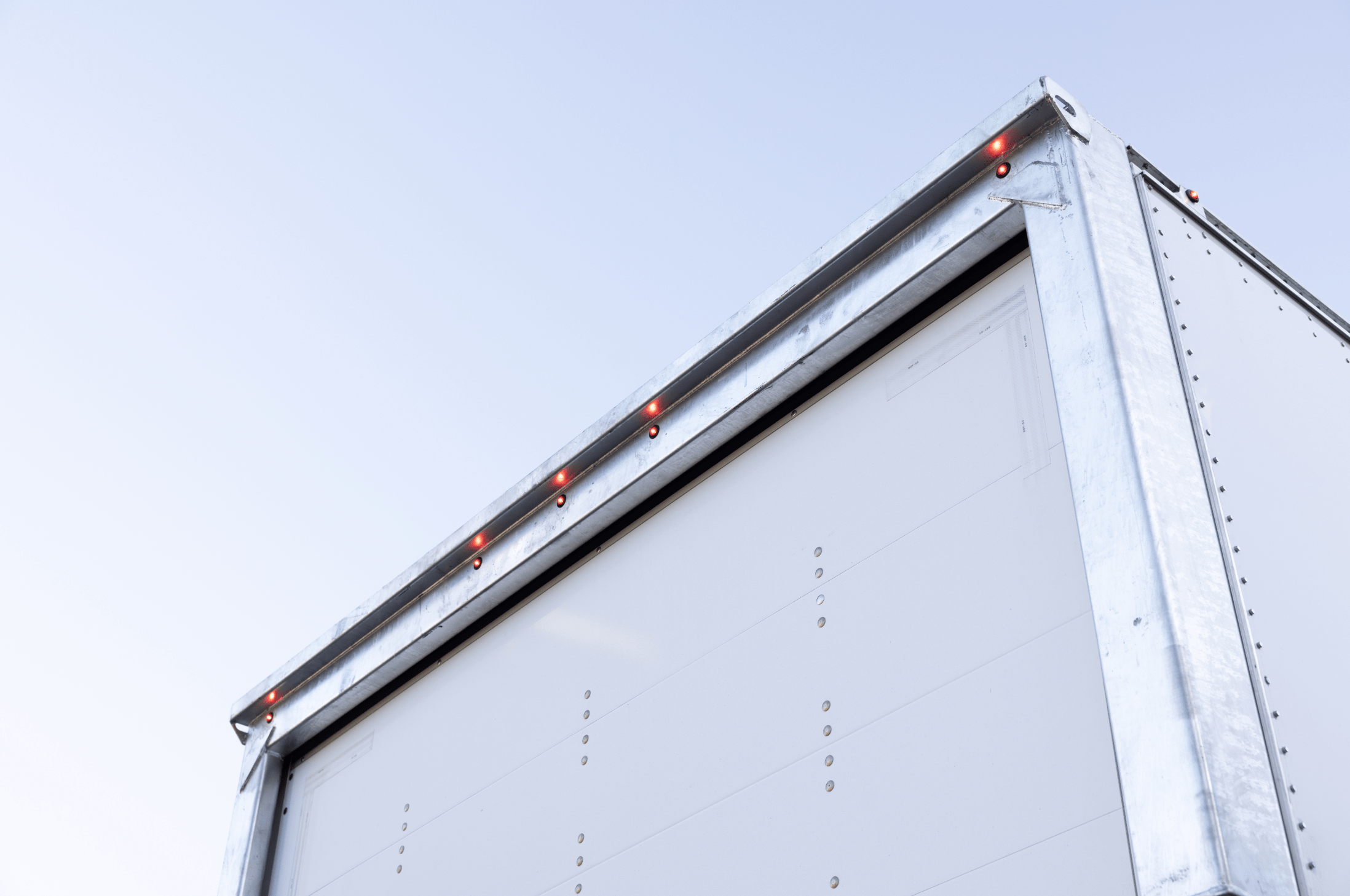 Close-up of the upper rear corner of a Hyundai Translead Anza truck body, showing its exterior lighting and robust construction, highlighting Hyundai's trailer technology and innovation.